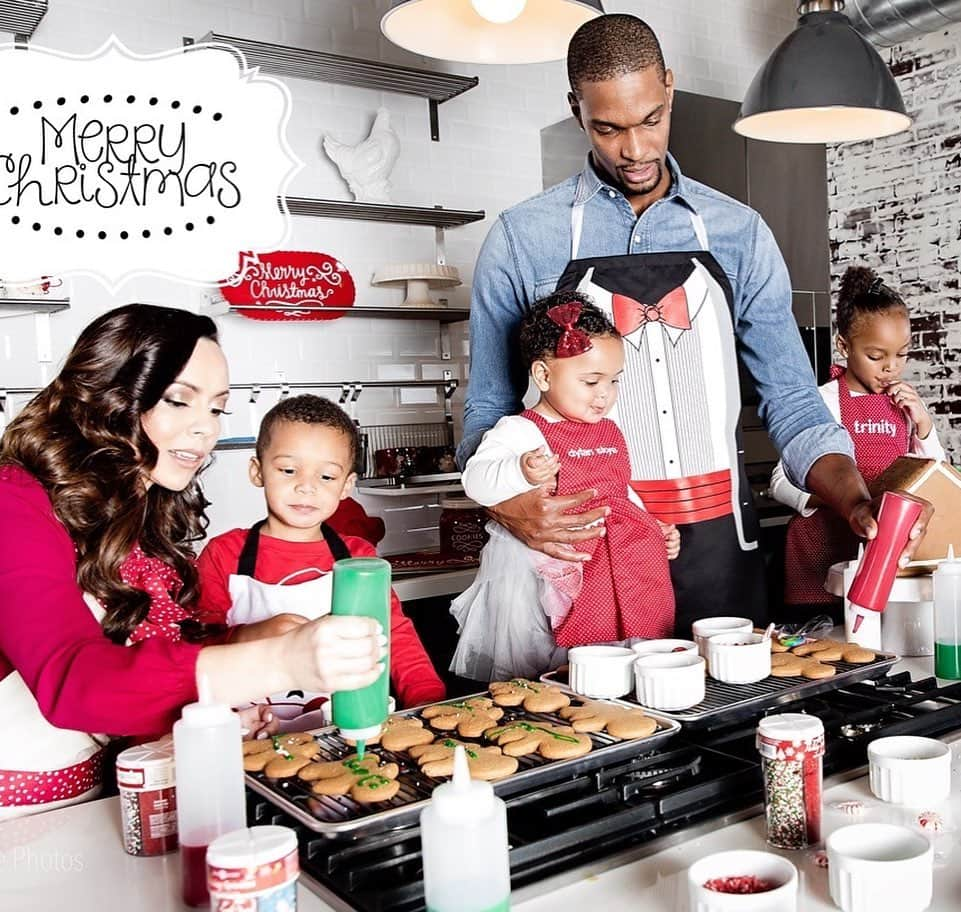 クリス・ボッシュさんのインスタグラム写真 - (クリス・ボッシュInstagram)「I guess you could say I have been preparing for Sugar Rush Christmas for years 😂. But I’ve always loved my time in the kitchen, especially when it’s with my family. This is is one of those traditions that @mrsadriennebosh and I always try to uphold because of how many great memories it has for our family. Yes this holiday season may look different, but it’s the same traditions that keep me going year after year💪🏿 #BoshHoliday #BoshFamily」12月13日 5時53分 - chrisbosh