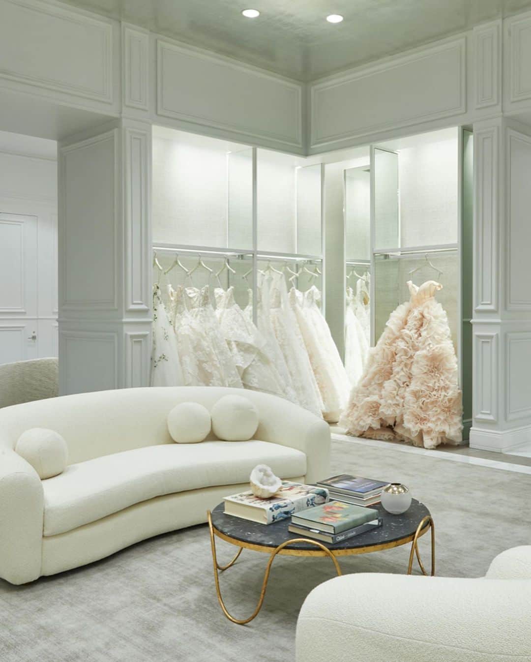 Monique Lhuillierのインスタグラム：「Come check out our latest Flagship boutique at South Coast Plaza, spanning over 7,000 square feet with modern and vintage pieces from around the world! Truly a dream come true! 💗💗 #moniquelhuillier」