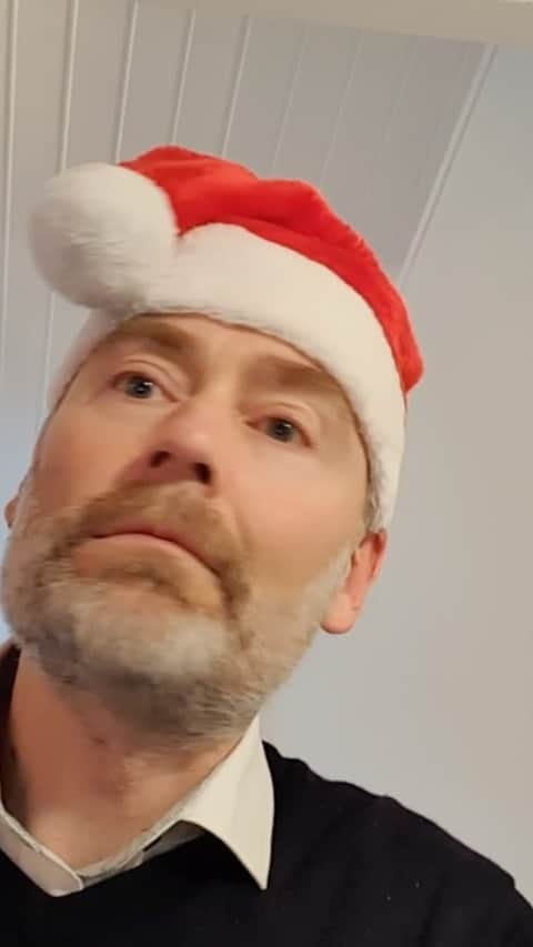 ティーネ・ティング・ヘルセットのインスタグラム：「12th of December: My Advent Calendar  "O Little Town of Bethlehem"  Mozart style made in the moment! Just for fun 🙂   Hope you like it! Tx   Jarle and Gunnar joined me to record 24 songs in 1 day...!! We had so much fun!  I will post one video every day until Christmas. Hopefully this will bring some extra holiday spirit 🎄   🌟  @gunnarflagstad @earlbigloop #julekalender #adventcalendar #olittletownofbethlehem」