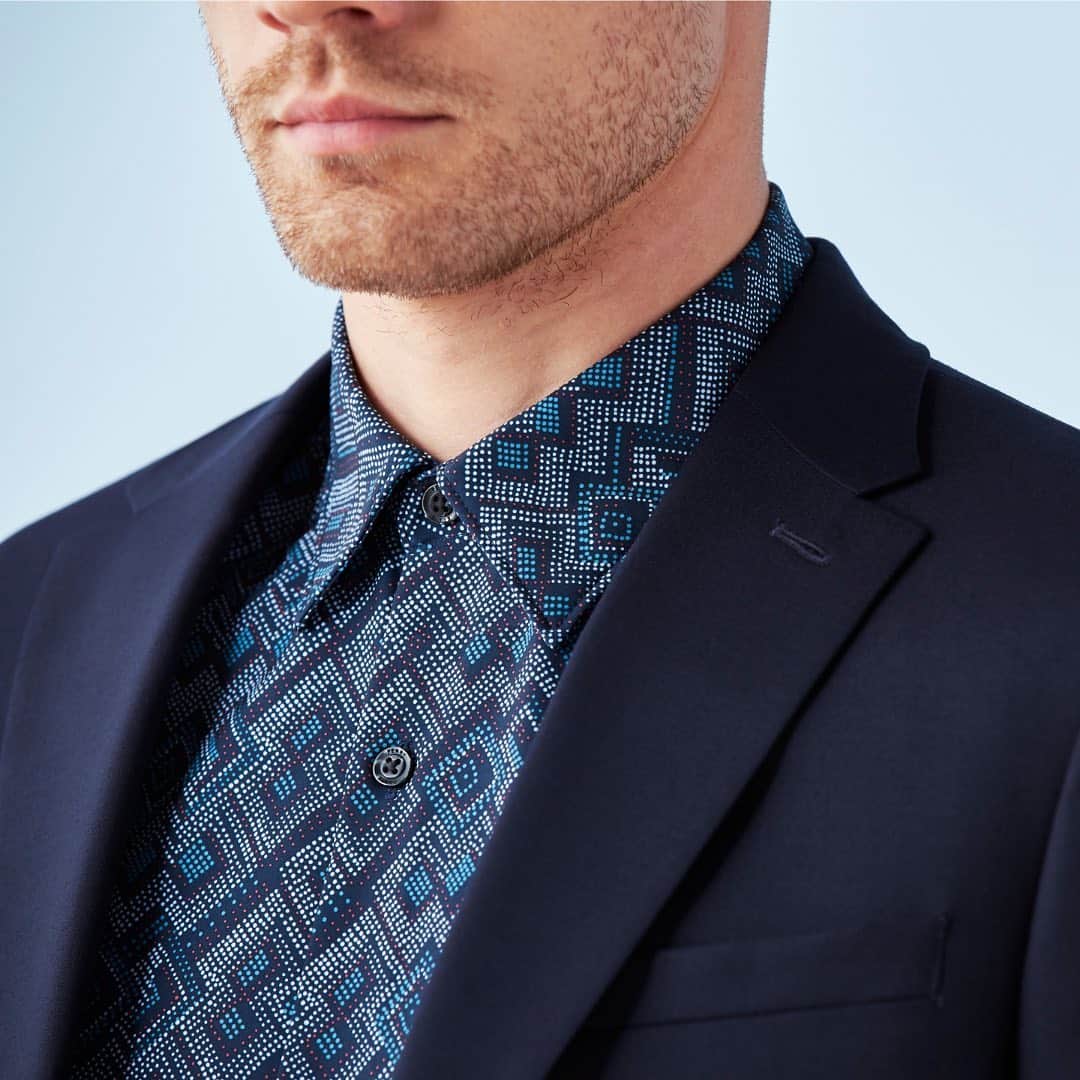 ペリーエリスのインスタグラム：「New-season shirts to make you excited about getting dressed. Enhanced with our total stretch fabric to keep you comfortable as you go about your day. #LifeReadySince1976」