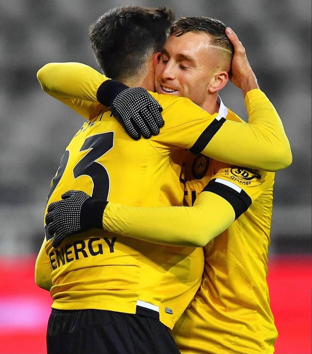 ジェラール・デウロフェウのインスタグラム：「Dovevamo vincere e lo abbiamo fatto.  Grande battaglia da parte della squadra, continuiamo a crescere e per la giusta strada. ➕3️⃣ 🅰️🤙」