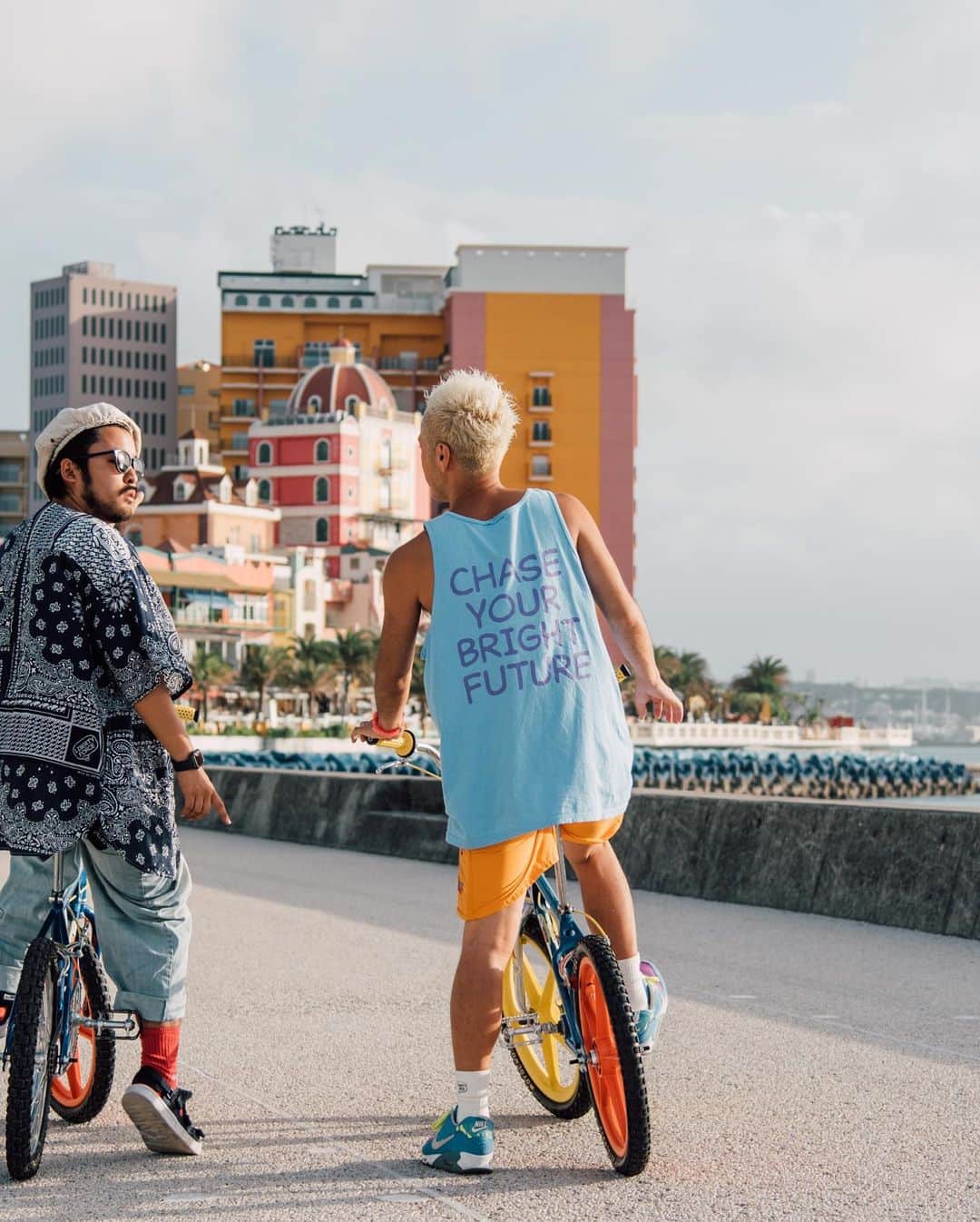 照屋 健太郎さんのインスタグラム写真 - (照屋 健太郎Instagram)「最近は時間ができたら、北谷に行って自転車に乗ってます。 気分転換、めっちゃ気持ちのいい時間🏝🚲 沖縄最高だな〜😊  📸 @im_nonchan  #沖縄 #北谷 #アメリカンビレッジ #自転車 #BMX #LIBERTYFORCE #mongoose #oldbmx #oldschoolbmx #bmxlife #cactusjack #okinawa #🚲」12月13日 6時26分 - libertyforce_teruya