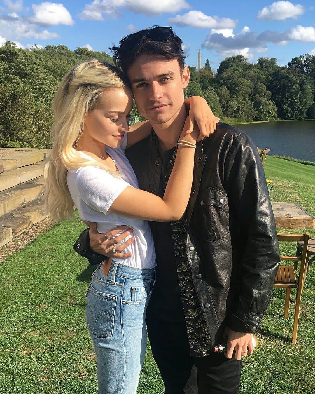 Teen Vogueさんのインスタグラム写真 - (Teen VogueInstagram)「After nearly four years of dating, Dove Cameron and Thomas Doherty have broken up 💔 Dove confirms the news at the link in bio.」12月13日 6時55分 - teenvogue