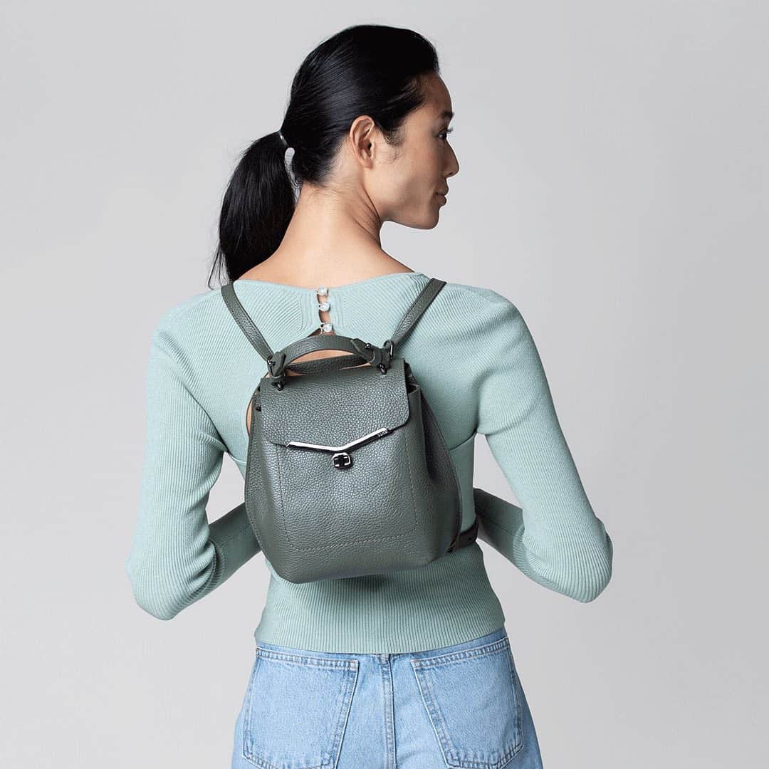 ボトキエさんのインスタグラム写真 - (ボトキエInstagram)「On the 10th day of #botkiergiftmas...there was up to 60% off backpacks. A gift must, even when we’re WFH.」12月13日 7時05分 - botkier