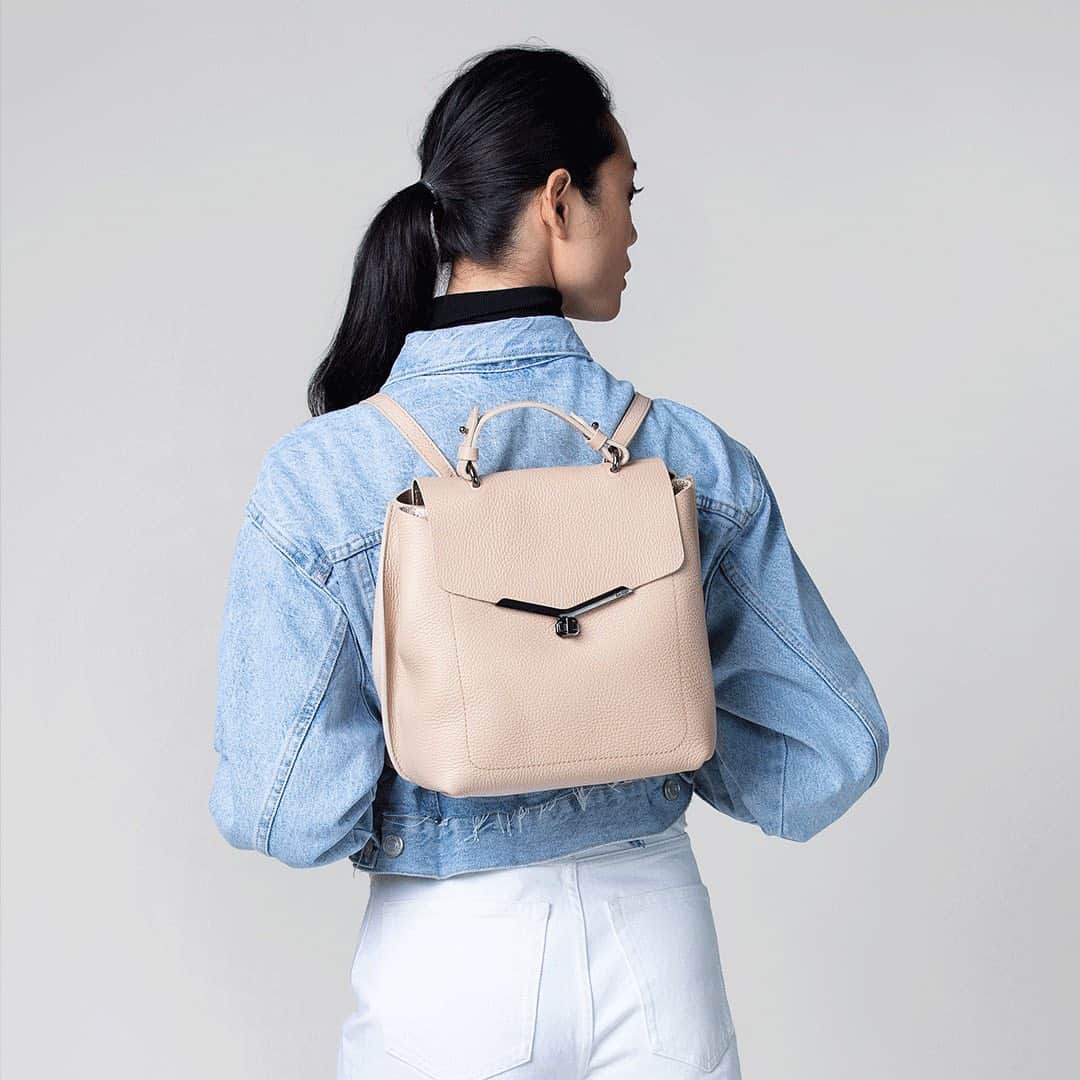 ボトキエさんのインスタグラム写真 - (ボトキエInstagram)「On the 10th day of #botkiergiftmas...there was up to 60% off backpacks. A gift must, even when we’re WFH.」12月13日 7時05分 - botkier