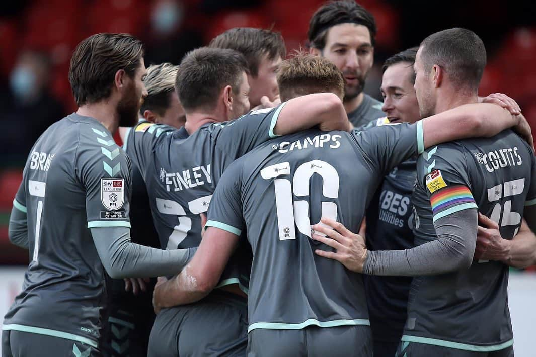 ジョーイ・バートンのインスタグラム：「Solid performance on the road from the team today. A clean sheet and back up the road with the 3 points. #codarmy @ftfcofficial」