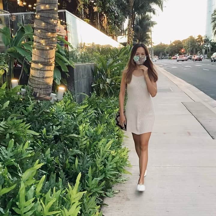 Mieのインスタグラム：「カカアコでディナー😉❤️❤️❤️  ハワイはね、最近昔からあったお店が残念なことにクローズしてしまったりもしていて悲しいけど、、、  元気に開店しているお店や地元の人にこよなく愛されているお店も、新しいお店もオープンしていますよ！  今日はイスタンブールっていう新しいお店へお邪魔しました😋 ご飯の写真は撮り忘れました🤪  #ハワイ生活　#ハワイ旅行」