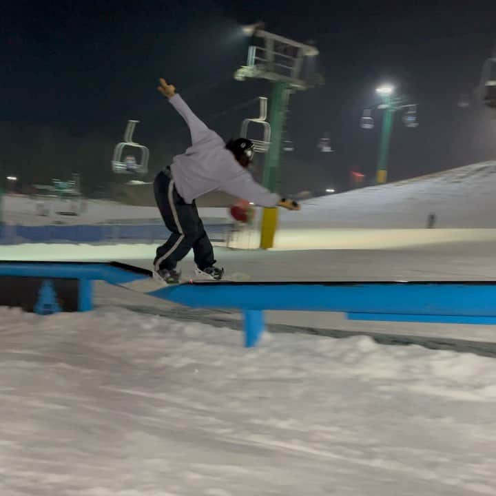 アナログクロージングのインスタグラム：「@brent_behm cruising through the kinks 🔗 📷: @graciewarnerr」