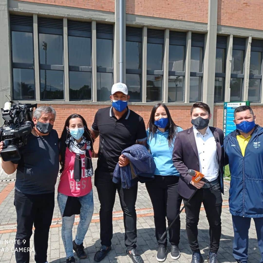 サルバドール・ペレスさんのインスタグラム写真 - (サルバドール・ペレスInstagram)「Today at the Baseball and Parental Trainings in Bogota, Colombia, with @carlosfortunaorganization  and a bunch of incredible people: my beautiful teacher @monicajrr28 leading a very professional group and of psychologists, coaches, and former players. Thank you #cfo for caring about educating athletes and families. Many more blessings to come. #eventocarlosfortuna #ligadebeisboldebogota #ministeriodeldeporte #federacioncolombianadebeisbol」12月13日 7時18分 - salvadorp13