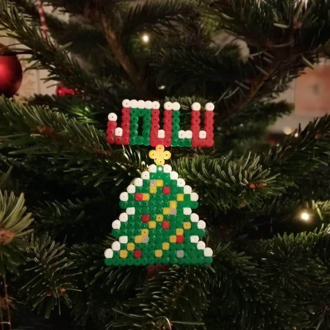 田中亜土夢さんのインスタグラム写真 - (田中亜土夢Instagram)「アイロンビーズでヘルシンキ大聖堂作ってみました♪  お家のインテリアにどうですか？笑 欲しい方コメントください🤣🤣🤣w おまけでクリスマスツリー付き🎄(2枚目)  #ヘルシンキ大聖堂 #クリスマス #helsinkicathedral  #アイロンビーズ #hamahelmet  #フィンランド」12月13日 7時19分 - atom_tanaka_official