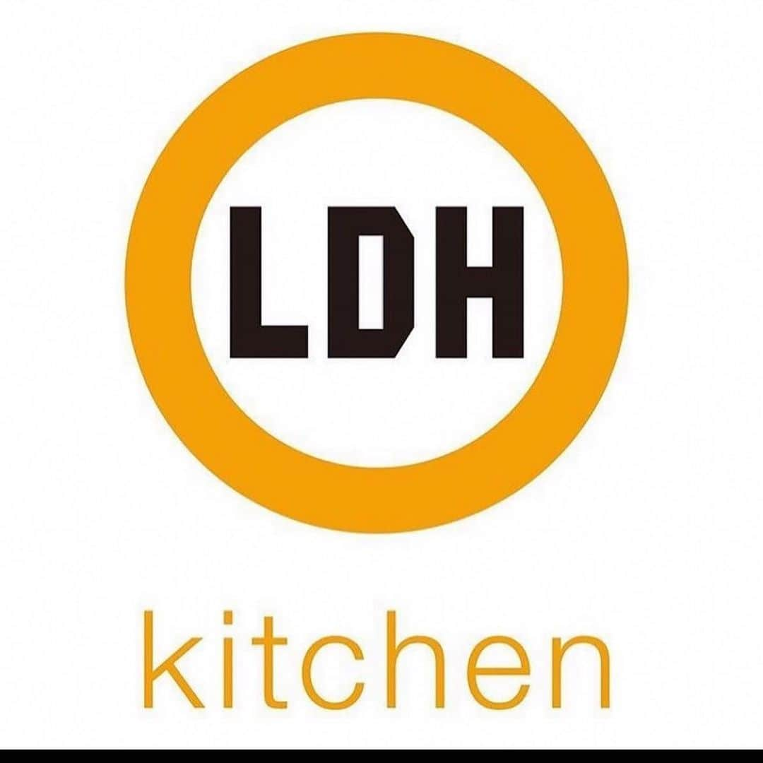 LDH kitchenさんのインスタグラム写真 - (LDH kitchenInstagram)「. いつもLDHkitchenをご愛顧頂き誠に ありがとうございます。  現在、居酒屋三盃にて期間限定で営業しております 「 けんたのおいしい餃子。」のランチ定食ですが 本日、12/13(日)からランチ営業再開とさせていただきます。  尚、焼き餃子・冷凍餃子のテイクアウトも11:00より通常通り販売しておりますので、是非ご利用下さいませ。  皆様には大変ご迷惑をお掛けいたしました。 引き続き、居酒屋三盃を宜しくお願い致します。  ------------------------------------- 居酒屋 三盃 📞03-6451-2330 目黒区上目黒3-6-5 中目ビル1階 ■営業時間 ランチ　11:00-17:00 月〜金　17:30-22:00 日・祝　17:30-22:00 -------------------------------------」12月13日 7時31分 - ldhkitchen_official