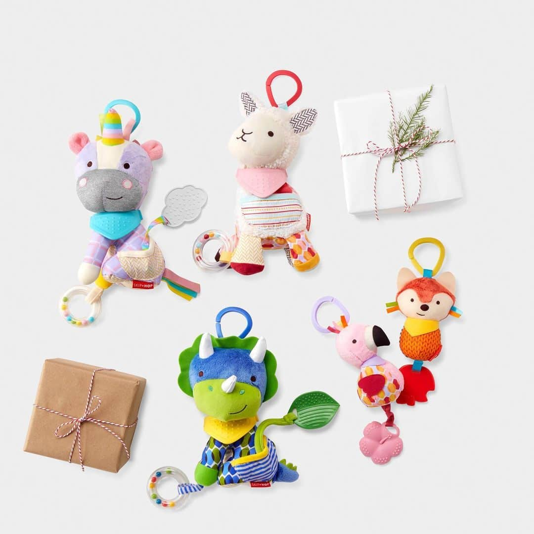 Skip Hopさんのインスタグラム写真 - (Skip HopInstagram)「Meet their new bff! ❤️ Our Bandana Buddies are filled with rattles, teethers and crinkle sounds for baby to explore and love! 🎁  #holidaysmadebetter #babygifts #giftideas #skiphop」12月13日 7時42分 - skiphop