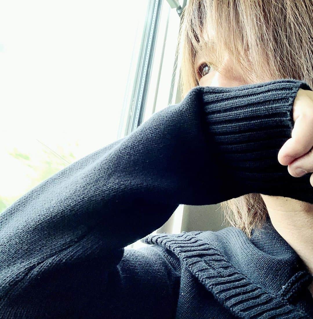 浅葉智のインスタグラム：「Can’t wait to travel again. Hoping the world get better soon. Be safe everyone!   #train #japan #travel #pandemic #selfie #contryside #hometown」