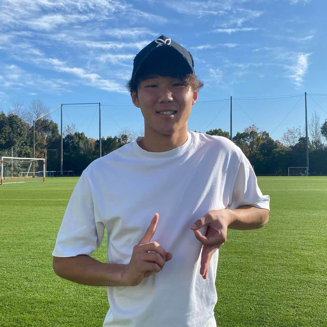 名古屋グランパスさんのインスタグラム写真 - (名古屋グランパスInstagram)「本日は #石田凌太郎 選手の19歳の誕生日🎂おめでとー🎊リョウタロウ😆🎉  リョウタロウにとって素敵な一年になりますように✨#HBD #grampus」12月13日 19時03分 - nagoyagrampus