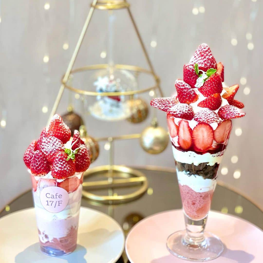 のインスタグラム：「大好きな苺がいっぱい食べられる、国産いちごを1パック使ったいちごパフェ♡  生クリームたっぷりだけど甘くなさすぎないから食べやすくて1人でも全然食べられるの！  いちご大好きな人は絶対行ってみて欲しい♡ . . . . .  #いちごパフェ　#カフェ巡り #cafe17f #早稲田スイーツ #早稲田カフェ #いちごスイーツ #インスタ映えスイーツ #インスタ映え #いちご　#カフェ好きな人と繋がりたい #東京カフェ  #photogenic  #フォトジェニックスイーツ  #かふぇすたぐらむ #カフェ部 #カフェ活　#苺　#苺スイーツ」