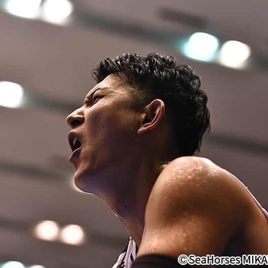 川村卓也のインスタグラム：「. コーチの戦術やチームメイトのアシストやスクリーンにと、多くの場面で協力してもらいながら3000得点を通過することが出来ました！いつもアリーナや画面の向こうでサポートしてくれるブースターの皆さんにも心から感謝してます！ありがとうございます！引き続き自分に出来ることをやっていきます👊引き続き沢山のサポートをよろしくお願いします🙇‍♂️」