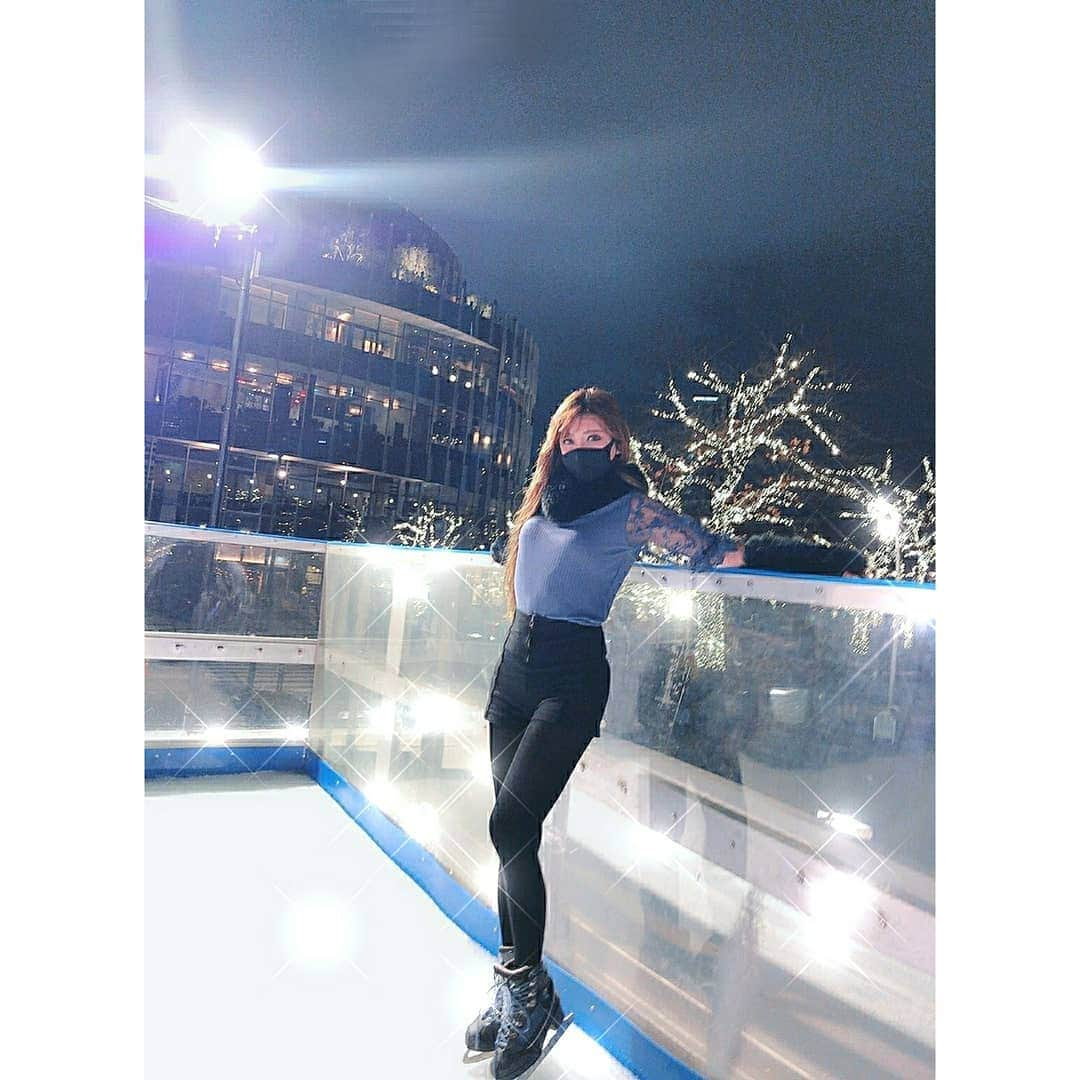 AIMIさんのインスタグラム写真 - (AIMIInstagram)「小学生振りの スケート🏂⛄✨ すっ転んで お尻🍑 打ったけどもw💥 おもしろかったです🤩❄💓 今夜🌃 横浜にて 踊ってまーーす💃🎧 遊びに来れる方 ご連絡下さい🦁✨ 💙💙💙💙💙💙💙💙💙💙💙💙💙💙 #dancer#gogodancer#showdancer #poledancer#Tokyo#party #スケート#ミッドタウン六本木 #スケートリンク#🏂#⛄ #冬遊び#夜景綺麗#🏢#イルミネーション #イルミネーション2020#黒マスク系女子」12月13日 17時48分 - aimi0117_x