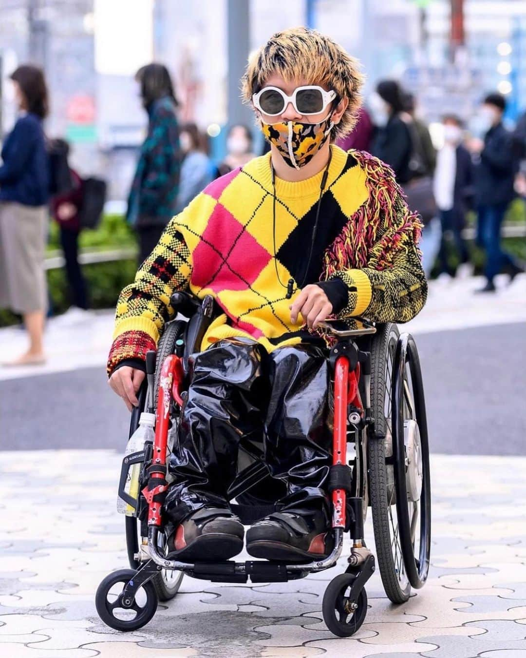 東佳苗さんのインスタグラム写真 - (東佳苗Instagram)「KIDILL 2020AW Collection﻿ snap 💛🖤💙❤️ rurumu: Collaboration knit wear﻿ ''Chaotic Argyle Tartan Cardigan''﻿ ﻿ ''Destroy Argyle Tartan Pullover''﻿ ﻿  #kidill #rurumu #jamiereid #20AW #kidill2020aw #kidilurumu」12月13日 17時49分 - usagi_kanae