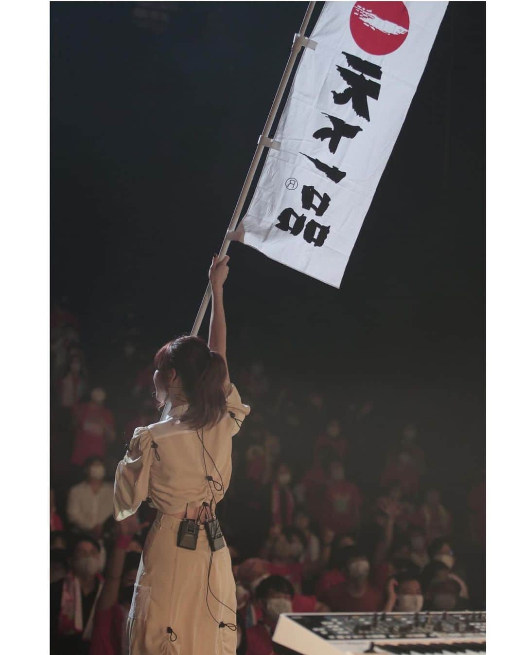 黒坂優香子さんのインスタグラム写真 - (黒坂優香子Instagram)「🍒🍊🍋🍓🍉🍇🍎🍏🍌🥝  mix10th TOUR EX THEATER ROPPONGI セミファイナル！  来てくれたみんなありがとう✨ 声が出せなくても、みんなの気持ちがすごく伝わってきました。  昨日のライブが、サイサイの音楽が、 沈んだ心を少しでも明るく照らせていたり、生きる力になっていたら嬉しいなぁ。  最近ライブ直後にFC会員限定の生配信もしているよ！ 見てくれてるかなぁ？🥺  #mix10th  #mix10thツアー　 #silentsiren #サイレントサイレン」12月13日 17時53分 - yukakokurosaka0606