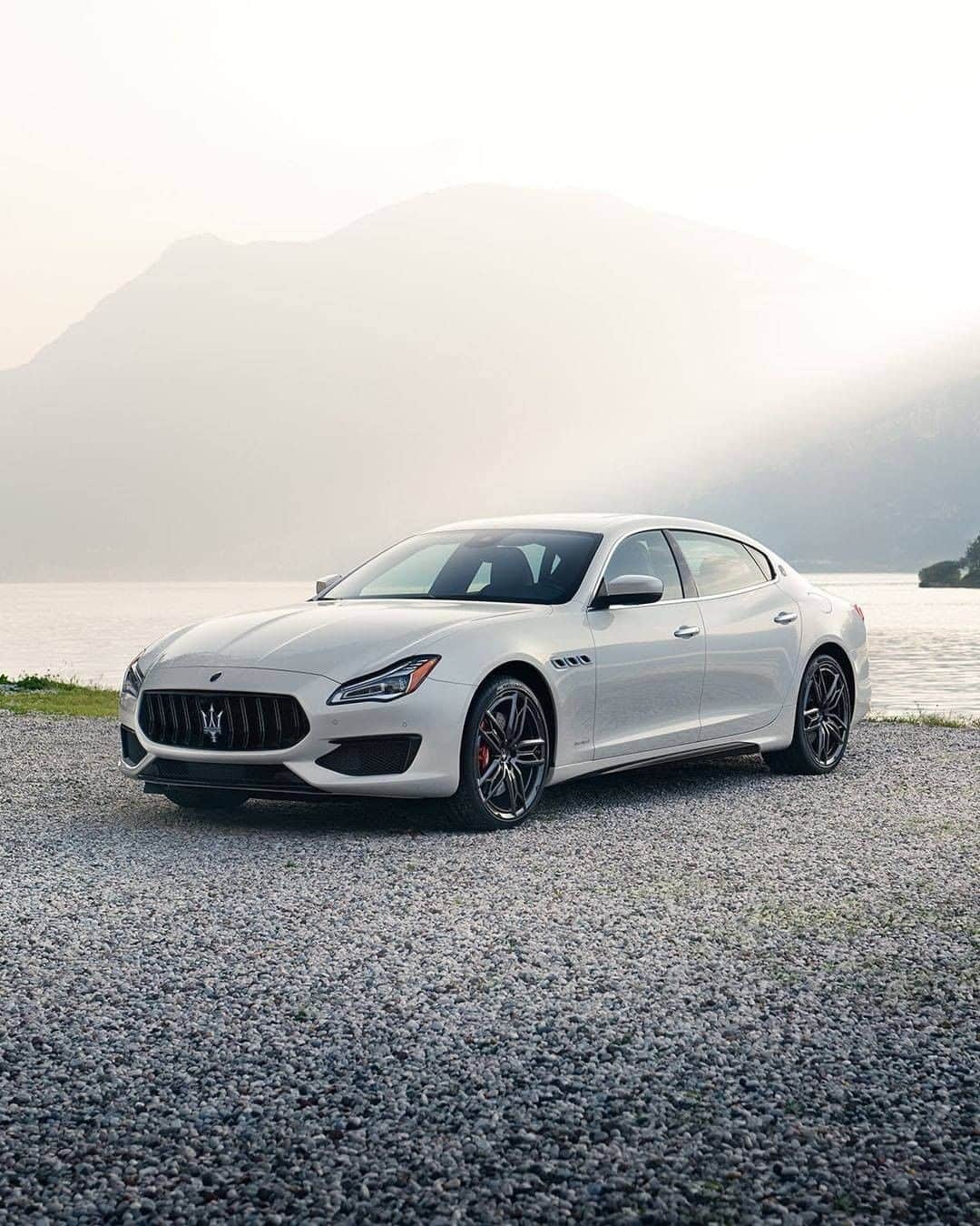 Maserati Japan | マセラティ ジャパンさんのインスタグラム写真 - (Maserati Japan | マセラティ ジャパンInstagram)「色褪せることのない気品と存在感を放つクアトロポルテ。そのスタイリングからは、ラグジュアリーとスポーツ性がこれ以上ない形で融合していることが伝わってきます。  #Maserati #マセラティ #MaseratiJapan #マセラティジャパン #QuattroporteGTS #クアトロポルテGTS」12月13日 18時00分 - maseratijp