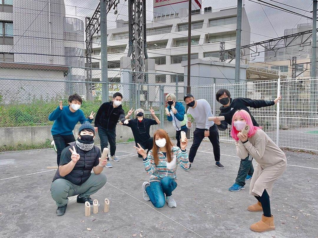 のインスタグラム：「昼からモルッてました。🌳  3面でやってちょっとした大会みたい。😳  楽しいメンバーばかりでありがたやー。🙇‍♂️  これからウンチョコ現場２つ行ってきます。🤗  もうモルックやりたい。🌳  #モルック」