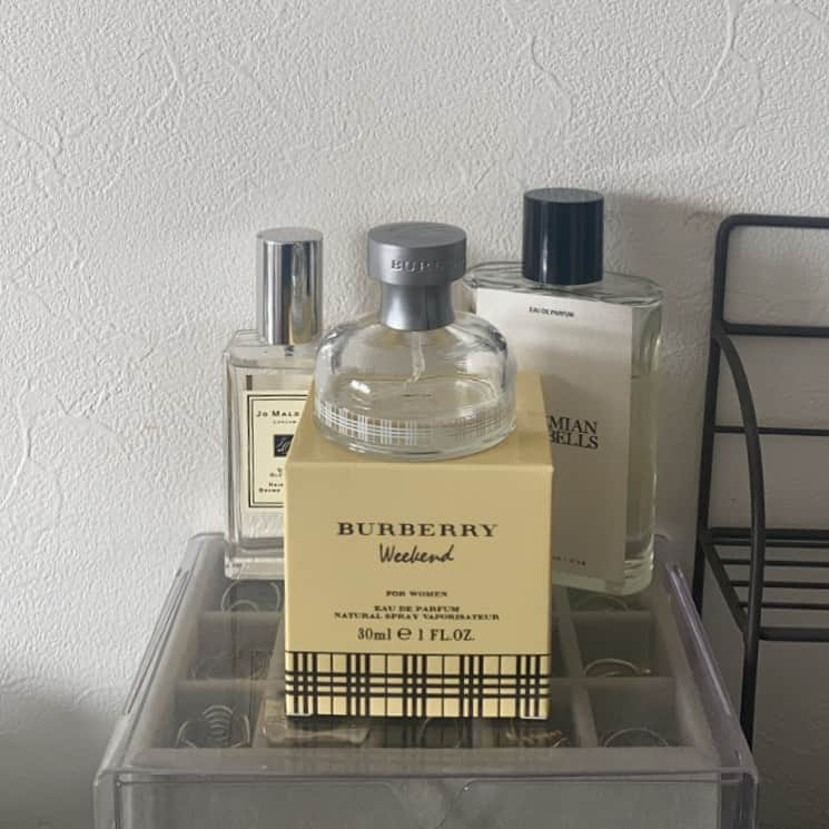 藤戸友香のインスタグラム：「プレゼントで頂いた🥺🕯✨ 初代の私の香り Burberryのweekendがまた使えるのうれしい！！！！」