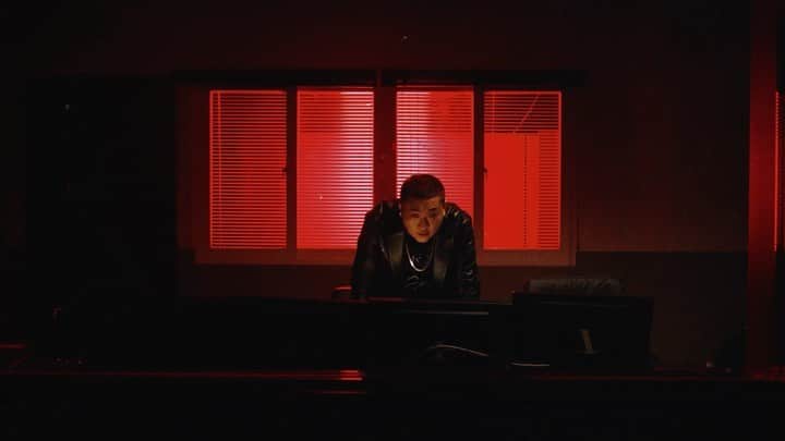 パク・ジェボムのインスタグラム：「[GooseBumps (구스범스), Leellamarz (릴러말즈)] ‘WHY YOU MAD + TOP DAWG’ Official MV Teaser ㅤ Leellamarz & GooseBumps, EP [PRISON BREAK] 2020. 12. 13. SUN. 6PM (KST) 오늘 오후 6시 ㅤ <Track List> 1. INTRO 2. SILENCE (Feat. 식케이) 3. WHY YOU MAD (*title) 4. TOP DAWG 5. 아무렇지않아 (Feat. 로꼬) 6. CHOP IT UP (Feat. Hoody) 7. 멀리 8. PRISON BREAK (Feat. 식케이) (*title) 9. FANCY (Feat. Skinny Brown) 10. OUTRO(2018) ㅤ - @goosebumpstrack #GooseBumps #구스범스 @leellamarz #Leellamarz #릴러말즈 #WHYYOUMAD #TOPDAWG #PRISONBREAK #AOMG #AMBITIONMUSIK」