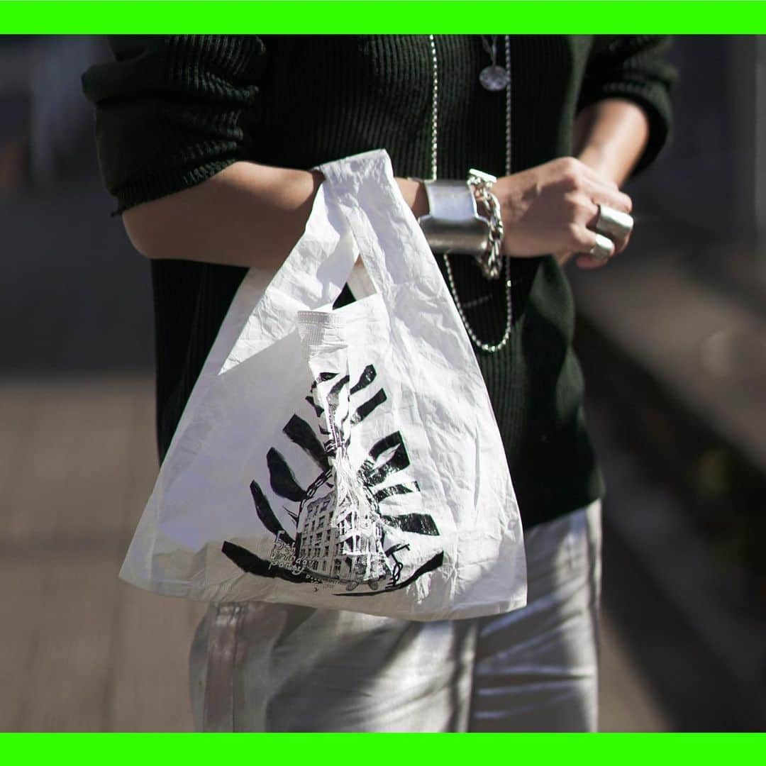 のインスタグラム：「. CITYSHOP “5th Birthday Party”  【FASHION】 CITYSHOP LOVES the earth 🌍   ◆reusable bag ◆ 2020.12.16(wed) Launch  CITYSHOPが出来るサスティナブルの取り組みのひとつとして。エコバッグを製作。 紙のような独特なテクスチャーながら、超軽量で耐水性に優れたタイベック素材を使用。  店頭にご用意した専用ペンで、コラージュ部分に塗り絵をお楽しみいただけます。  あなたの。お子様の。世界にひとつの作品を。  ◆発売日: 12/16(水) ◆展開店舗: CITYSHOP 全店＋BAYCREW’S STORE ◆サイズ: S / M / XXL  Sサイズ、Mサイズは、いつでもバッグに忍ばせておけるポケッタブル仕様。  __________________________ #CITYSHOP #CITYSHOPLOVES #theearth #5th #birthdayparty  #12月16日よりスタート #様々なコンテンツを毎日企画しています #お楽しみに」