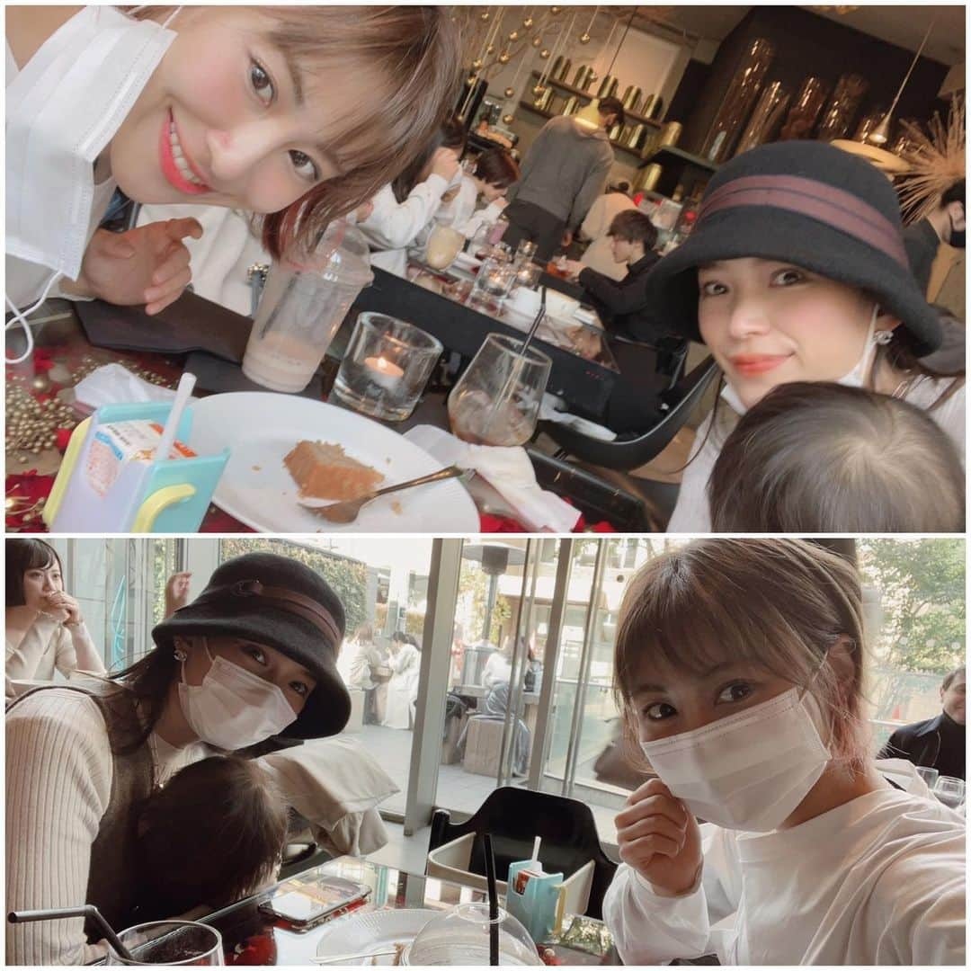 樽見麻緒さんのインスタグラム写真 - (樽見麻緒Instagram)「ニコライバーグマンでlunch❤︎ クリスマス仕様の店内で素敵な空間だった🌹🕯 子供椅子もあって素晴らしい👏🏻 ׅ やっとももかちゃんと今年中に会えて良かった♡♡ 来年会う時はコロナ終わっててほしいな🙏🏻 #ランチ#表参道#表参道カフェ#子連れランチ#ニコライバーグマンカフェ#ニコライバーグマン#カフェ活 #nicolaibergmann#tokyo#cafe#omotesando#lunch」12月13日 18時19分 - t_mao27