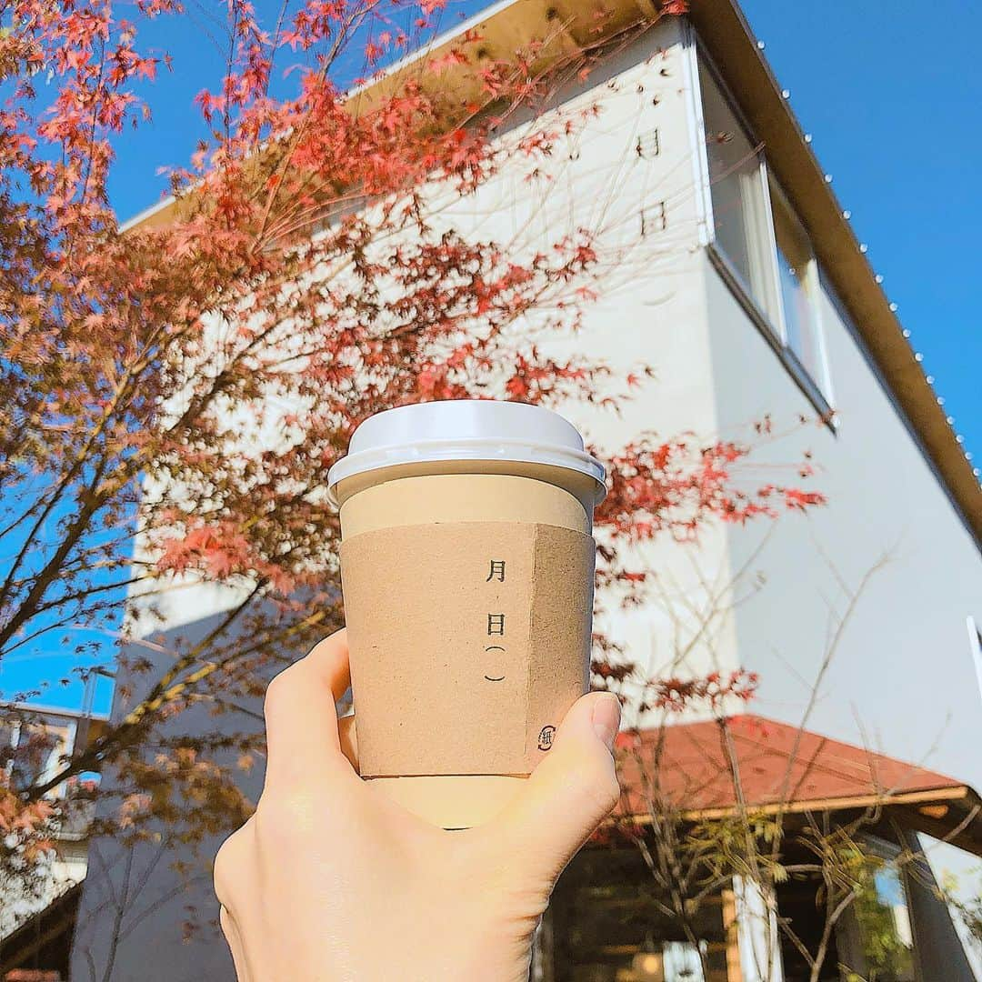 今吉めぐみさんのインスタグラム写真 - (今吉めぐみInstagram)「#cafestagram  ﻿ 日記屋さん。📖﻿ 建物がすごく可愛くてふらり。☕️🏠✨﻿ ﻿ ぽかぽか陽気の中で飲んだラテが﻿ すごーーく美味しかった🦋🤍﻿ ﻿ ﻿ ﻿ 📍 日記屋 月日﻿ ・住所/東京都世田谷区代田2-36-12﻿ ・営業時間/ 8:00-19:00（金・土のみ22:00まで営業）﻿ ﻿ ﻿ 📍 @nikki_tsukihi  ・Open Hours/8:00a.m.~7:00p.m.﻿ Fri,Sat 8:00a.m.~10:00p.m.﻿ ﻿ ＊変更等の可能性ありますので﻿ 事前に店舗にご確認下さい﻿ ﻿ ﻿ ﻿ #日記屋月日#月日#下北沢カフェ#bonustrack#東京カフェ#日記専門店﻿#代田」12月13日 18時17分 - megu813