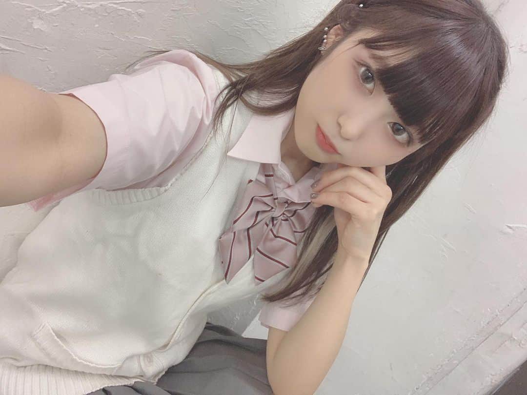のインスタグラム：「💖 去年まで現役だったはずなのに 何故こんなにも違法みがあるのか ・ ・ ・ #制服 #制服女子  #19歳 #19yearsold #19years  #自撮り #自撮り女子 #selfie」