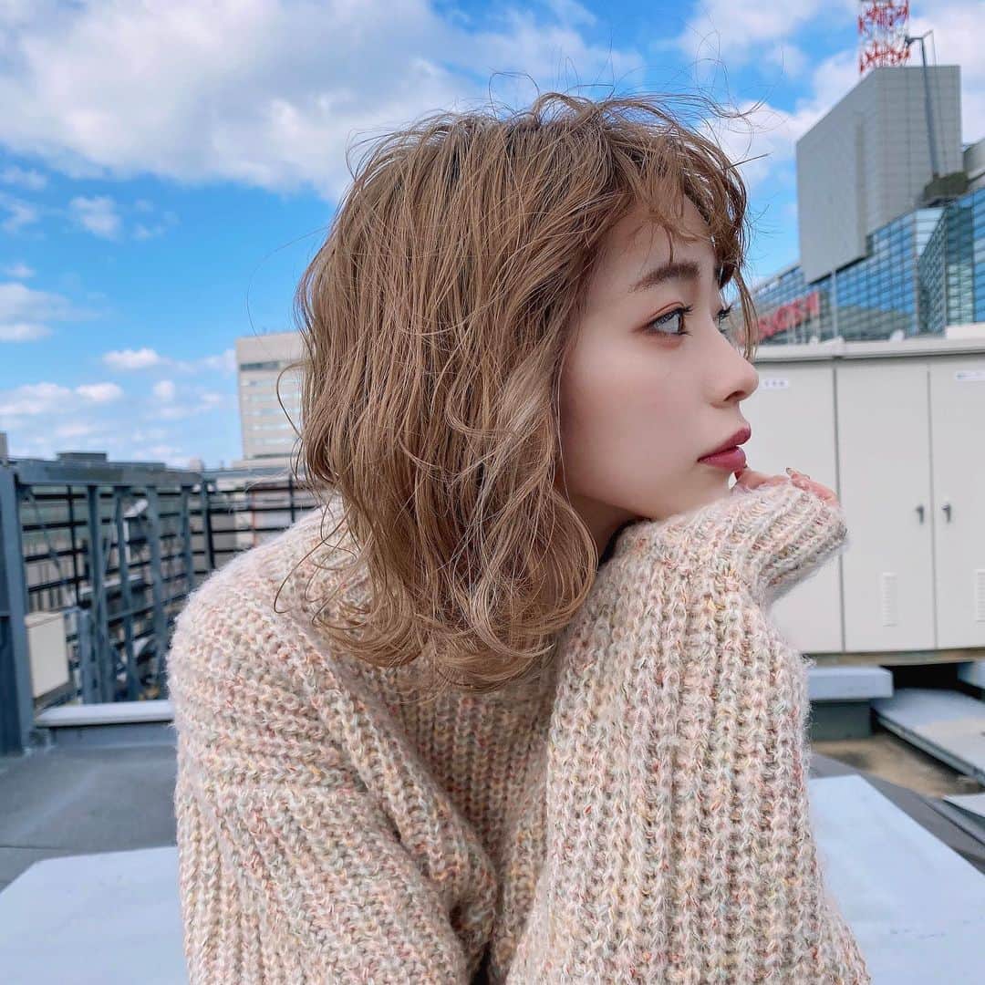 塩川裕美のインスタグラム：「👉🖤🧡💛🤷‍♂️」