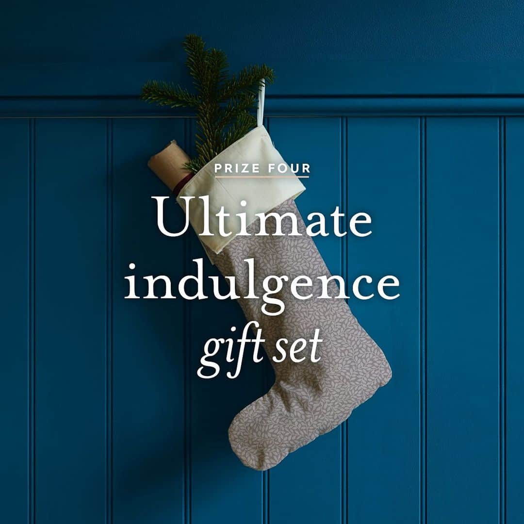 ローラアシュレイのインスタグラム：「THE LAURA ASHLEY CHRISTMAS GIVEAWAY 🎁 Swipe to see what’s inside our next festive stocking…  We all deserve a little pamper this December which is why we’re giving you the chance to win our Ultimate Indulgence Gift Set from our Christmas gifting collection at Boots UK.  To enter, simply: 1. Follow @lauraashleyuk 2. Like this post 3. Tell us your favourite way to relax at home in the comments below  For extra entries, tag your friends in the comments!  #BringingChristmasHome   T&Cs apply. UK only. Competition ends at 23:59 GMT on 15/12/20. 1 winner will be announced on 16/12/20.」