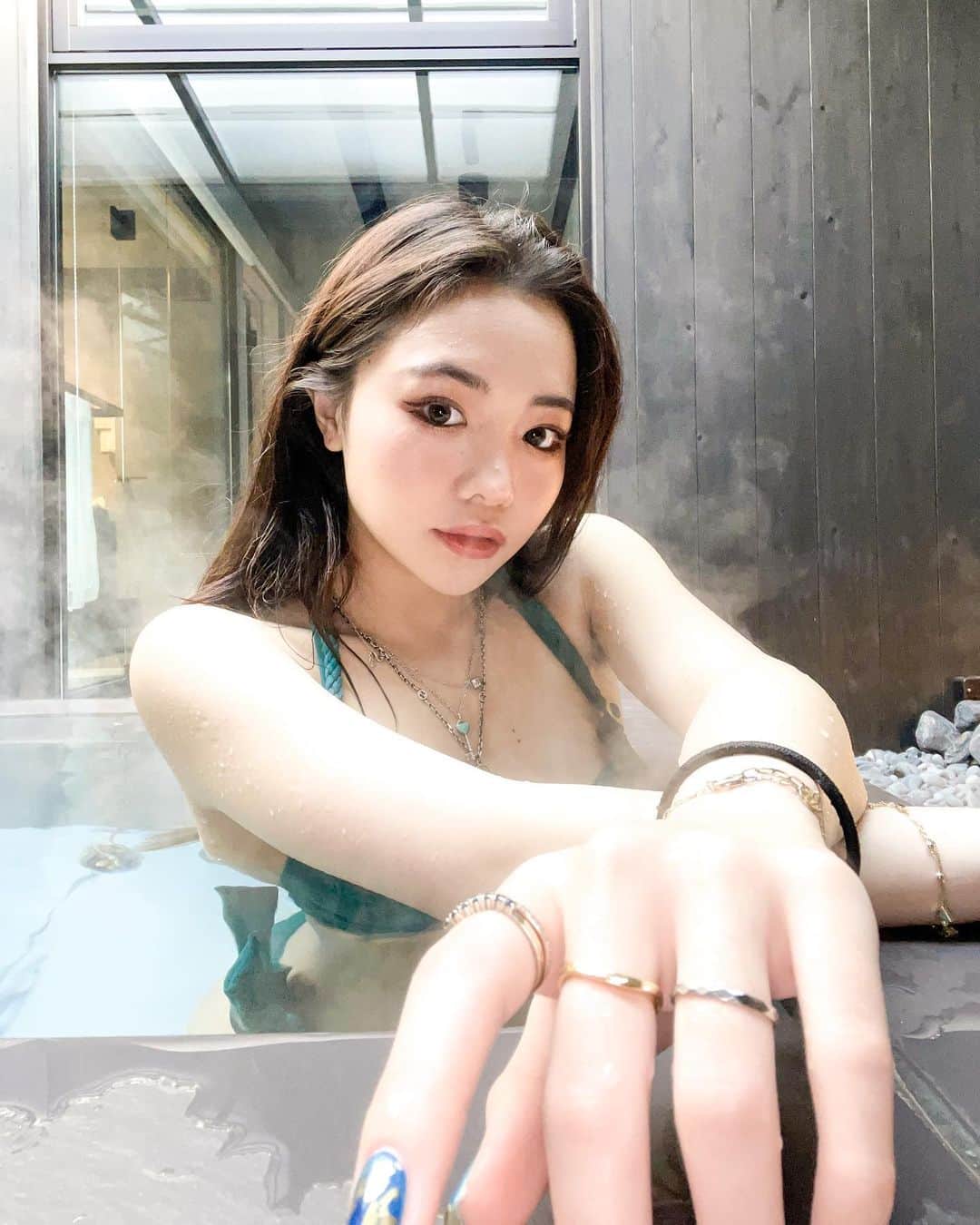 藤子さきのインスタグラム：「お風呂です。今日19時リクエストいただいていたモーニングルーティンでます！」