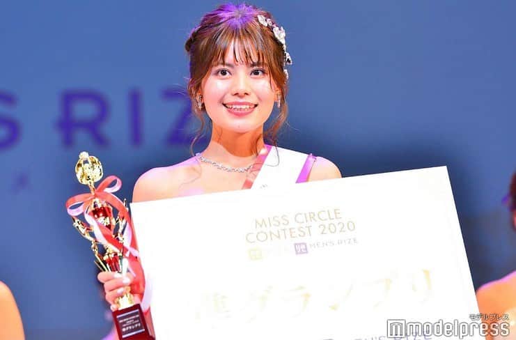 小山倫可のインスタグラム：「・ ・ ・ #アニヴェルセル表参道 #ウェディングドレス #ウェディングフォト #結婚式 #表彰式 #wedding #weddingdress #weddingphotography #weddingphoto #ミスサークルコンテスト2020 #ミスサークルコンテスト #ミスサークル2020 #ミスコン #モデルプレス #ファイナリスト #準グランプリ #ミスコレ #ootd #fff #f4follow #女子大生 #法政大学」