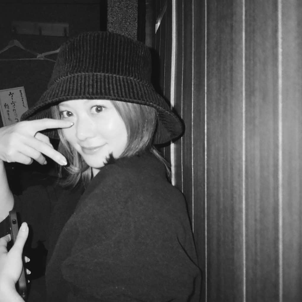 岩垂かれんさんのインスタグラム写真 - (岩垂かれんInstagram)「友達のピース真似できなかった人。 かおまる。  #フィルムカメラ」12月13日 18時53分 - kareniwadare