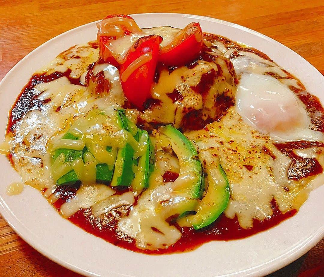 チキン南蛮カレーのルウ王子さんのインスタグラム写真 - (チキン南蛮カレーのルウ王子Instagram)「今週末もたくさんのご来店あルウがとうございます！！2020年度もラストスパート！カレー倶楽部ルウ全店舗華麗にてげうまカレーを作りまくルウ！カレー最高！てげうまルウ！ ★ ★ #チーズカレー #テイクアウト #都城 #麻婆カレー #カレー倶楽部ルウ #飯テロ #ふるさと納税  #ルウ王子 #グルメスタグラム #宮崎 #カレー好きな人と繋がりたい #宮崎カフェ #アボカド #カレー弁当 #福岡 #宮崎ランチ #寺田町 #梅田 #宮崎 #グルメ好きな人と繋がりたい #カレー #南森町 #寺田町駅 #鹿児島 #難波 #都城ランチ #トマト」12月13日 18時56分 - currynoprince