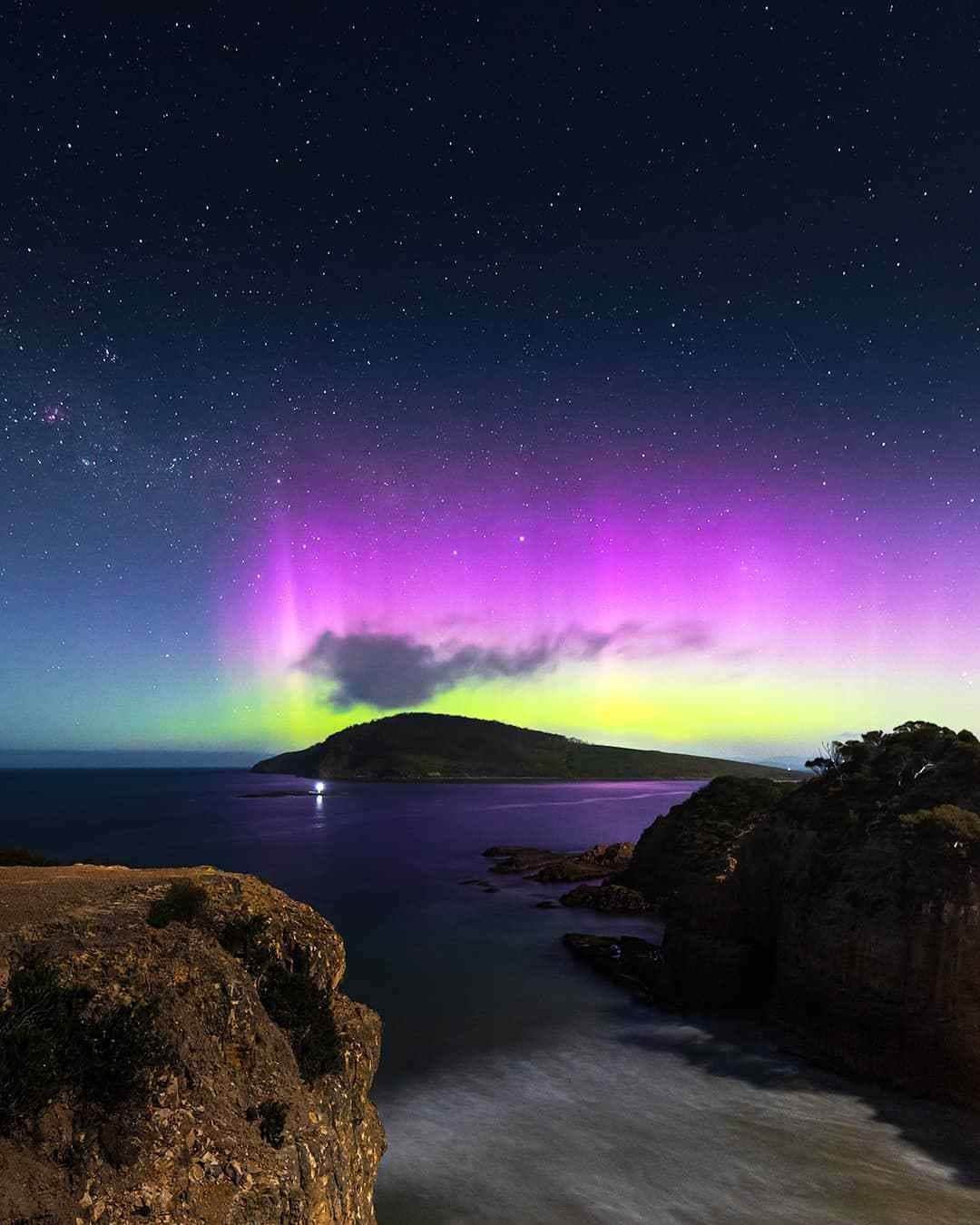 Australiaさんのインスタグラム写真 - (AustraliaInstagram)「Nature’s nightclub ✨ ✨ @timfromtasmania beautifully captured the mystical #AuroraAustralis, or #SouthernLights. The same phenomenon as the #NorthernLights, this celestial magic can be seen in @tasmania, especially toward the south. Winter (June – September) is the best time to witness these swirls of colour, with Cradle Mountain, Cockle Creek, Dodges Ferry, Cape Tourville Lighthouse and South Cape Bay being some of the top viewing spots. Pro tip: to get a shot like this, you’ll need to photograph with a long exposure. #seeaustralia #DiscoverTasmania #holidayherethisyear」12月13日 19時00分 - australia