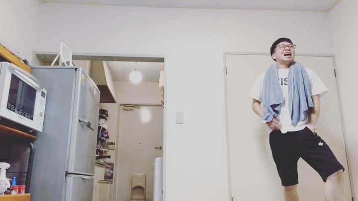 岡下雅典のインスタグラム：「みんな〜‼️‼️聞いてー😆😆 家で風呂上がりのものまね1人でやってたらまさかまさか😳😳 風呂上がりの人ご本人が登場してくれました💦💦 本物の風呂上がりに会えたぁー😭😭 マジシャンプーの匂いやしめちゃ髪とか濡れてたー😭😭 生きててよかったです✨✨  #ん？ #なに？ #風呂上がりの人って？ #意味？ #別に意味なんてないよ」