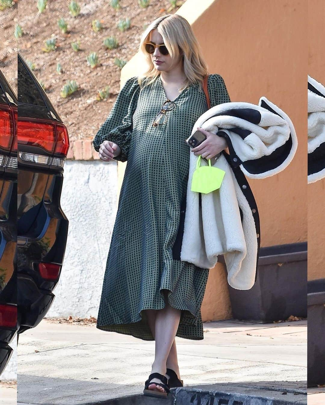 Just Jaredさんのインスタグラム写真 - (Just JaredInstagram)「A very pregnant @emmaroberts spends her afternoon running a few errands around town! #EmmaRoberts Photos: Backgrid」12月13日 10時06分 - justjared