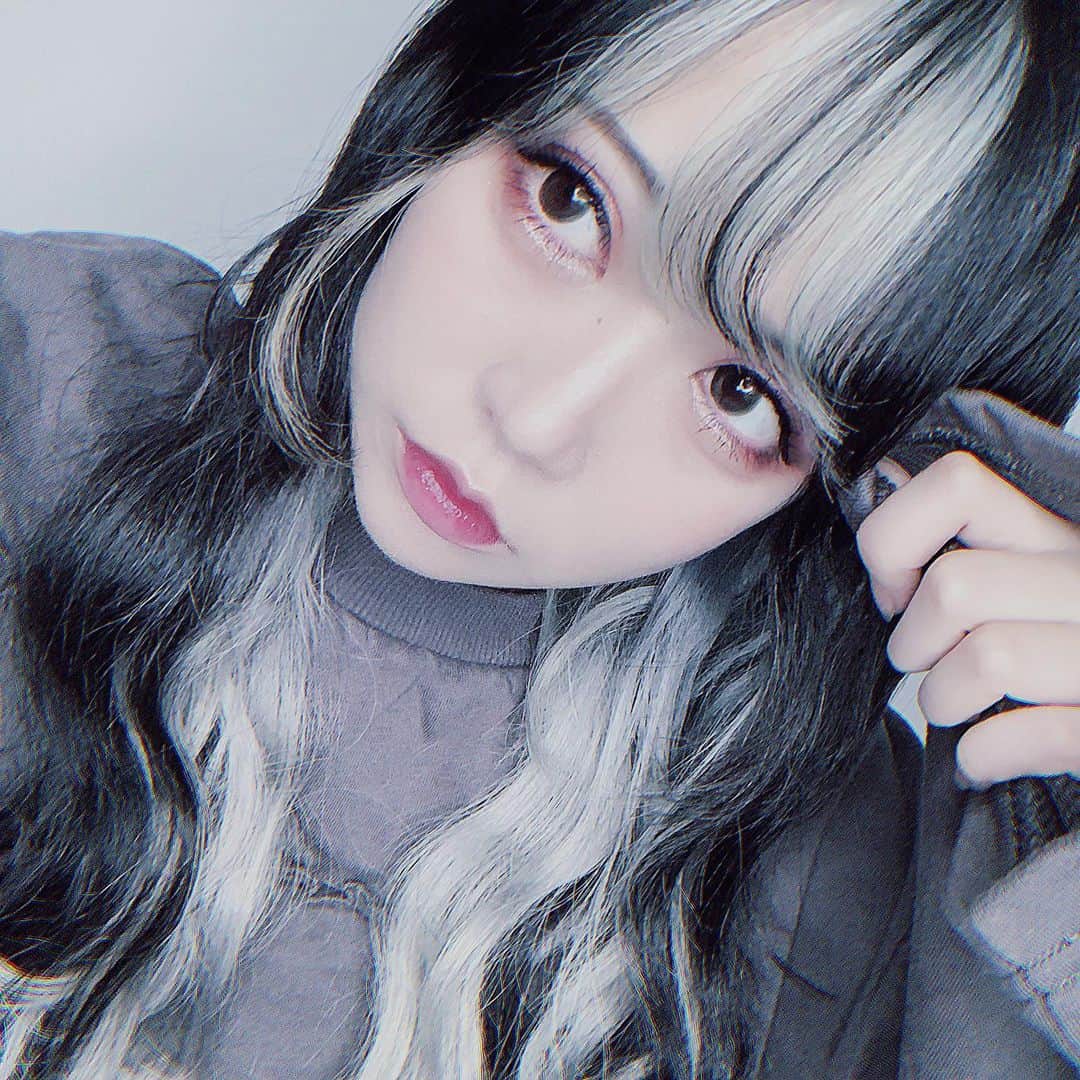 ねおきまこのインスタグラム：「おはよー」