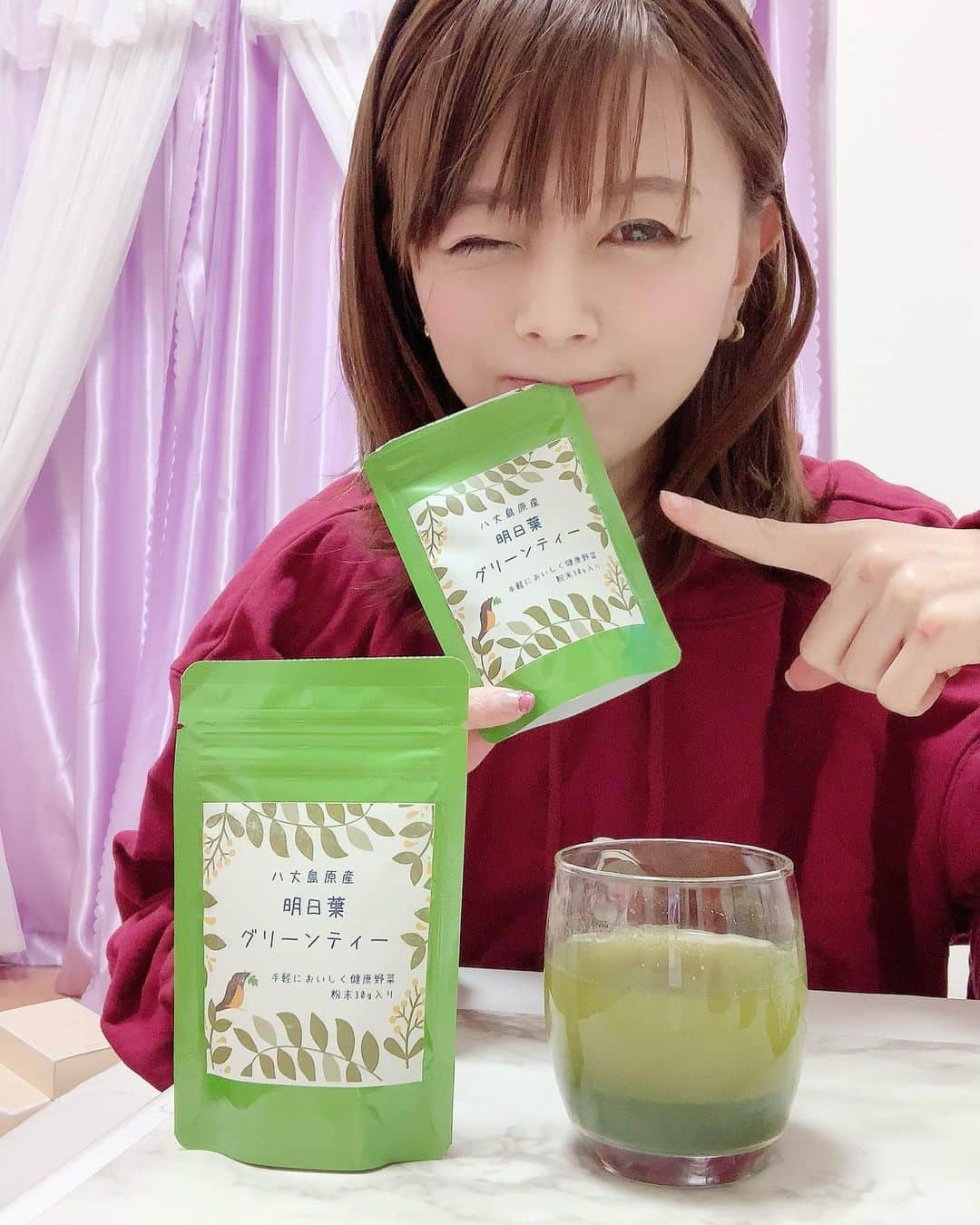 satomiさんのインスタグラム写真 - (satomiInstagram)「🥬(@ashitabaya8jo )🥬 ・ 野菜不足解消に飲み始めたあしたば茶🍵 一日一杯は最低飲んでます🌟 ・ 明日葉って野菜不足も補えて食物繊維も豊富だから美容にも健康にも良いって有名だよ♡ ・ 持ち運びに便利だしお湯に混ぜるだけだから 職場にも置いてます♪ ・ 今日はお茶と一緒に八つ橋もぐもぐ🤤🤤 ・ #明日葉  #あしたば  #八丈島  #あしたば加工工場  #明日葉パウダー  #グリーンジュース  #インナーケア  #インナービューティー #腸活 #ファスティング #デトックス  #健康志向 #免疫力アップ #リラポ #pr #八つ橋 #和菓子 #スイーツ女子 #生八つ橋 @relapo_coupon #お取り寄せスイーツ  #お取り寄せグルメ  #飲食店応援 #コロナ支援」12月13日 10時24分 - saatoomii47