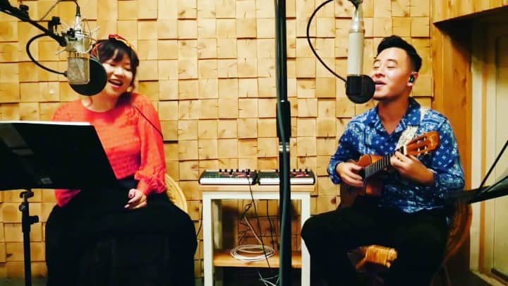 有坂美香のインスタグラム：「12/13 23:59まで アーカイブ観れます💗  YouTube で　Good Fun Music で検索してみてください♫ ↓↓↓↓↓↓↓↓↓↓↓↓↓↓↓  とても素敵なシンガーソングライター& ウクレレ奏者Tomoki Sato さん@tomoki_musictraveler の配信番組  〜Good Fun Music~Studio Live on YouTube Season2 12/2, 9, 16, 23 4週連続！毎週水曜日 EveryWednesday10:00pm-10:30pm (Japan Time)〜  Tomokiさんと、素晴らしいバンドメンバーの皆さんがThe Sunshowersのオリジナル曲を素敵にアレンジして下さいました❣️ 是非ご覧くださーい❣️  [Week 2] Tomoki Sato @tomoki_musictraveler  Kenshi Takimoto(Bass) @kenshitakimoto  MAKO-T(Keys) @wwwa99jp  Penny-K (Keys) @penny_k_1960  notch (Percussion) @notch_1200  有坂美香 Mika Arisaka (Guest Vo.)  Recorded by Eiji Hirano from Studio Happiness  https://youtu.be/K6CNkws8_Bk  [Tips (ミュージックチャージ)] Paypal: https://paypal.me/tomokisatojp?locale.x=ja_JP  BASE: https://goodfunmusic.thebase.in/ *Thank You Cardをお買い求めください。(500円~から額はお選びいただけます) *10,000円以上お買い求めの方には、出演者全員サイン入りポストカード、ライブ音源をお送りします。 *クレジットカード払いor銀行振込orコンビニ決済  アーカイブは12/13日曜日夜11:59まで残ります♪  宜しくお願い致します！  #tomokisato #ukulele #有坂美香 #goodfunmusic  #配信ライブ　#Christmassongs  #有坂美香andthesunshowers」