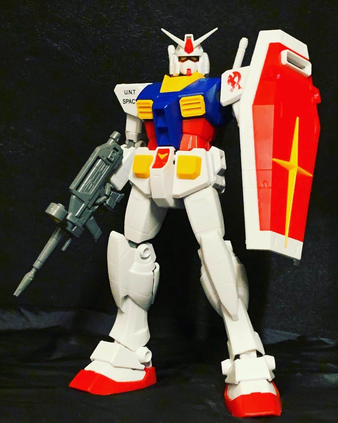 霜月紫のインスタグラム：「初のMGを組んだ✨初代MGガンダム☺️1995年発売だって！25年前😲」