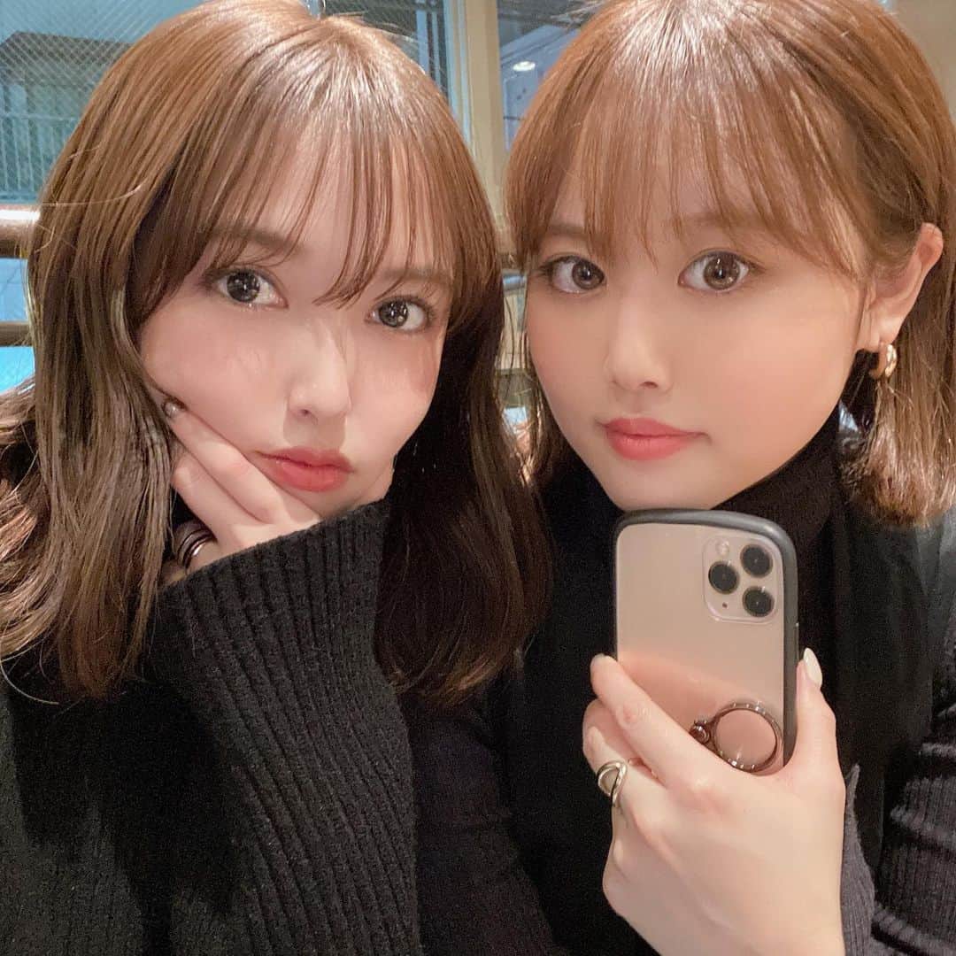 のインスタグラム：「.  先日の有沙タイム〜〜⛄🤍 暑い暑い言いながらホット飲む私たち☺️ 有沙の合流した時のあの顔と声は忘れんやろな🤏 . #アリハル #このタグいつぶり」