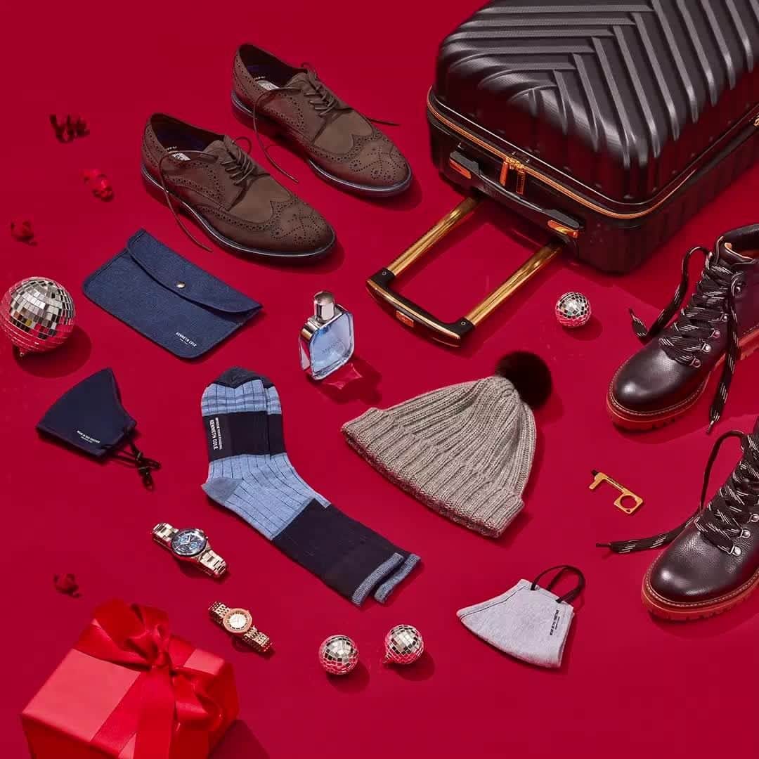 ケネスコールのインスタグラム：「Want to get something good out of this awful year for everyone on your list? Check out our SH*TTY-YEAR SAVERS. #StaySafe #2020sucks #GiftIdeas  When you shop at KennethCole.com, we’ll donate to The New York Public Library in support of The Harry Belafonte Black Liberation Speaker Series. Info link in bio.」