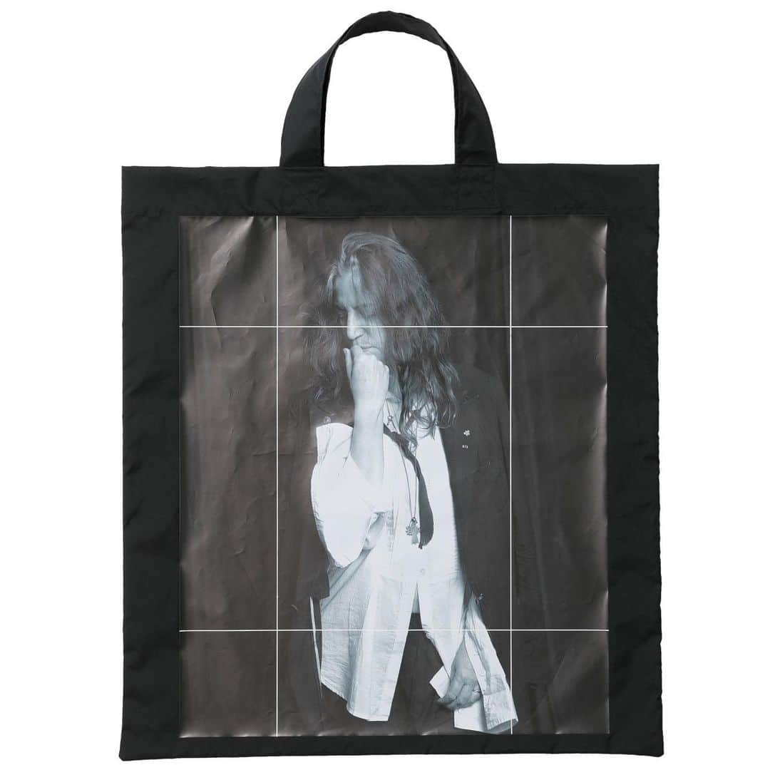 DOVER STREET MARKET GINZAさんのインスタグラム写真 - (DOVER STREET MARKET GINZAInstagram)「PATTI SMITH / Musician. Author. Poet  People of the Year by Comme des Garçons and SWITCH now available at Dover Street Market Ginza 1F  and the DSMG E-SHOP @thisispattismith @switch_magazine @doverstreetmarketginza #doverstreetmarketginza」12月13日 11時09分 - doverstreetmarketginza