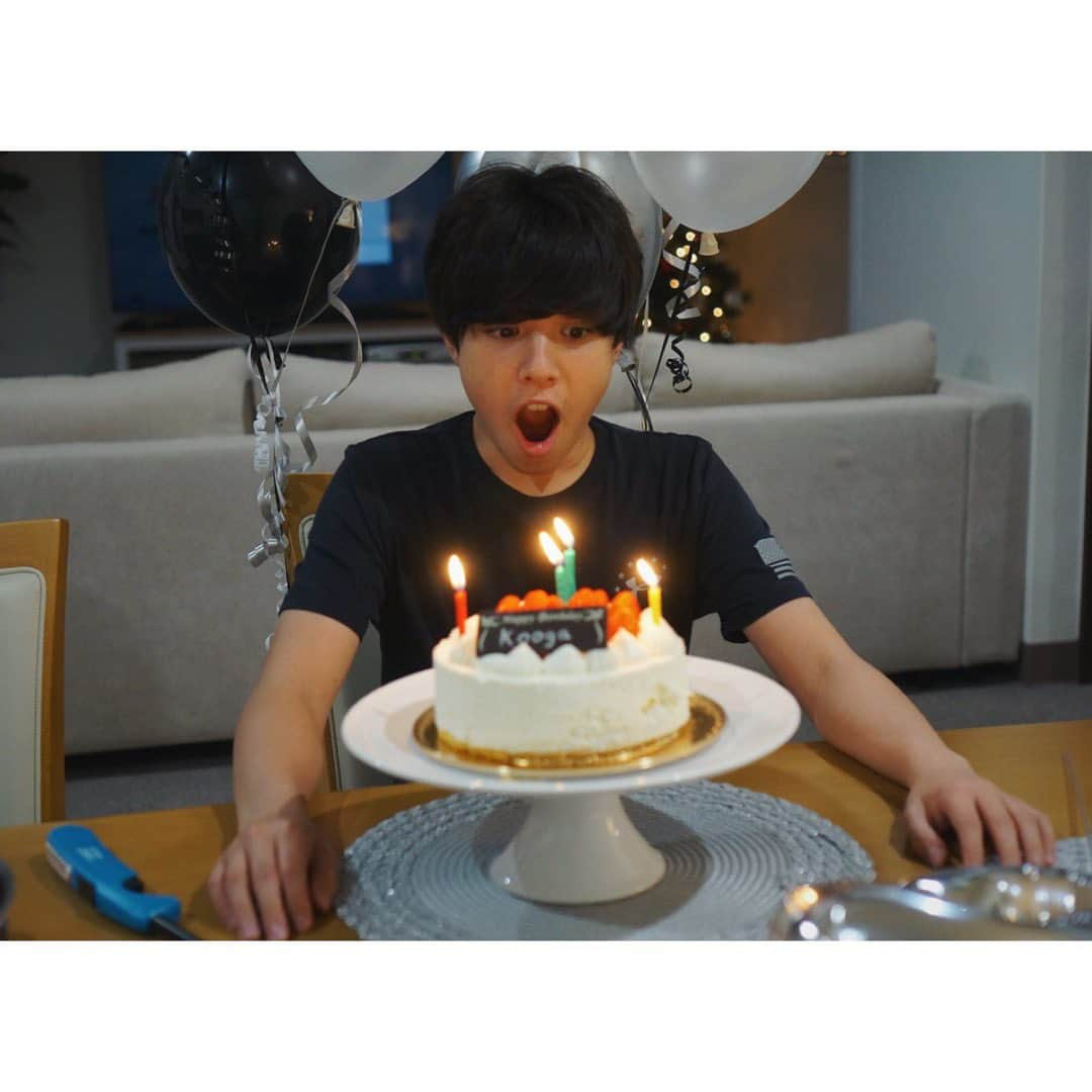 バイリンガル3兄妹さんのインスタグラム写真 - (バイリンガル3兄妹Instagram)「2020.12.12 HAPPY 13th BIRTHDAY,KOOGA!!  我が家初のティーン誕生  どうなることやら  生まれた時からずっと反抗期って感じだけど  今後数年さらにパワーアップすると思うと、私も筋トレ励まないといけんw  とりあえずニキビよくなれぇー  #髪の毛切ってから写真撮りたかった」12月13日 11時25分 - yucgram