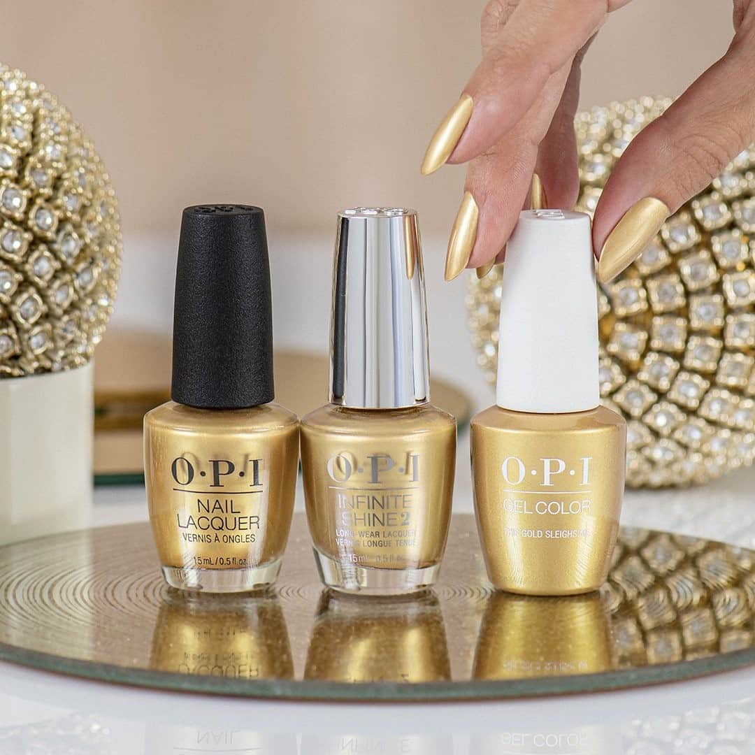OPIさんのインスタグラム写真 - (OPIInstagram)「Nothing says #Holidays like a metallic #GoldMani.   Shade: #ThisGoldSleighsMe  #ColorIsTheAnswer #OPIObsessed #OPIShineBright #OPINailLacquer #OPIInfiniteShine #OPIGelColor #GoldNails #MetallicNails #PartyNails #MetallicMani #HolidayNails #HolidayMani #HolidayVibes #Holiday2020 #HolidayNailTrends #NailInspo #GelMani」12月13日 11時45分 - opi
