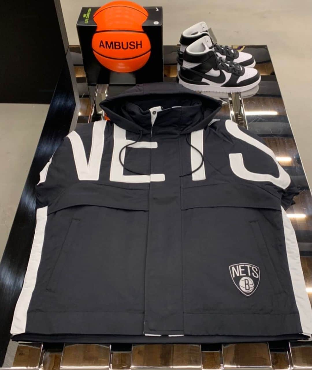 VERBALさんのインスタグラム写真 - (VERBALInstagram)「@nike x @ambush_official NBA Collection🏀  @brooklynnets Collection available in  AMBUSH®︎ WORKSHOP AMBUSH®︎ WORKSHOP 2 and in AMBUSH®︎ WEBSHOP  #nike #ambush #nba  #brooklynnets #nets  #dunk #nikeambush #ambushnike」12月13日 11時43分 - verbal_ambush